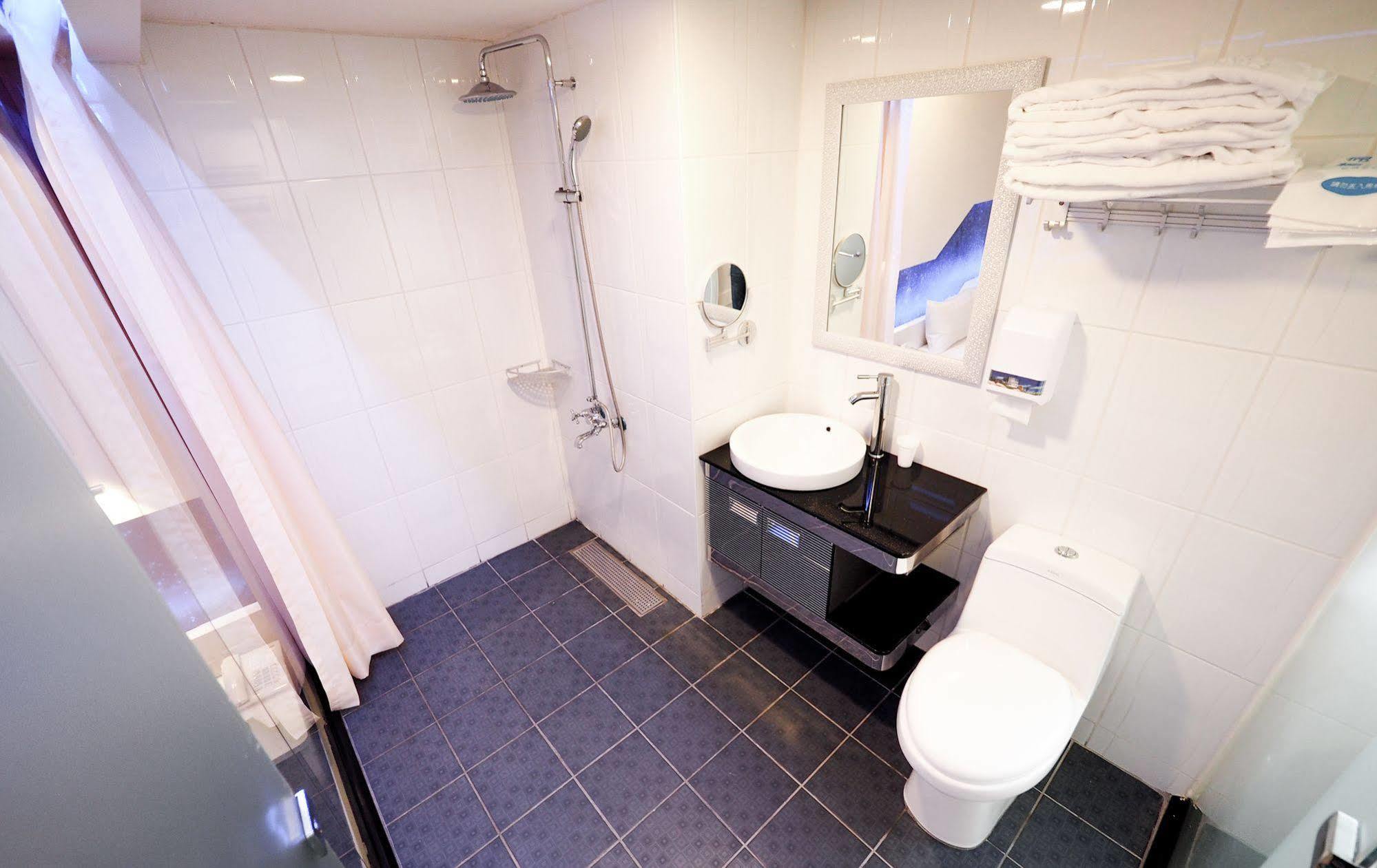 Galaxia Business Hotel Taichung Dış mekan fotoğraf